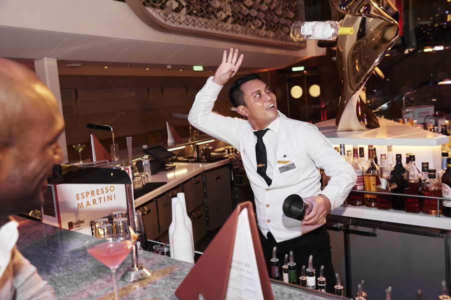 Celebrity Cruises, Celebrity Ascent, Martini Bar 2 ©CEL.jpg